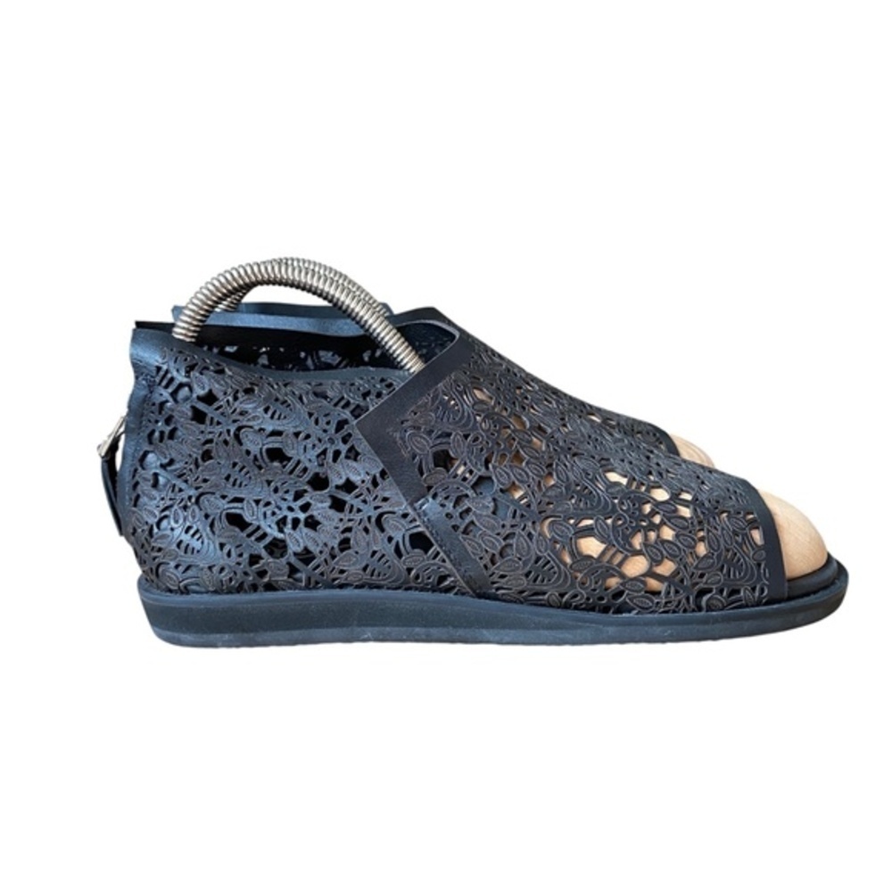 Golo Black Laser Cut Alexie Leather Sandal Flats - Size 8 - Picture 4 of 10